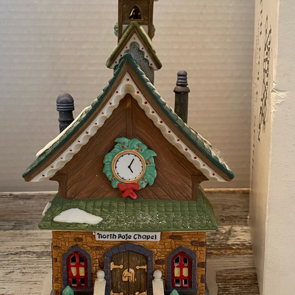 Dept 56 North Pole Series "North Pole Chapel", lighted, 56260- Vintage - Picture 3 of 10
